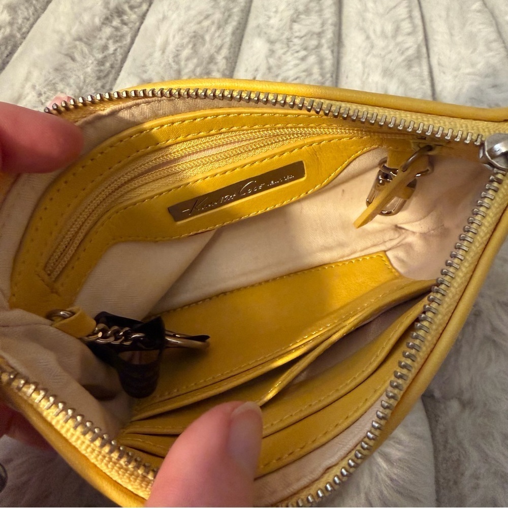 Kenneth Cole leather zip wristlet / wallet. - Picture 4 of 4